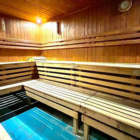 Wolkenfrei In Mit Pool Und Sauna