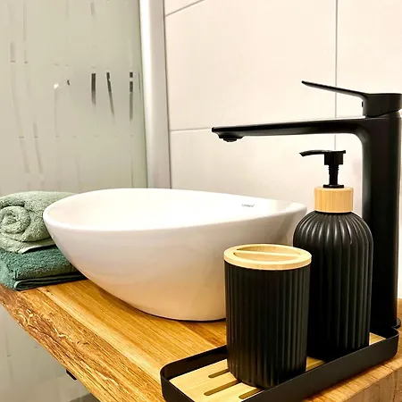 Wolkenfrei In Mit Pool Und Sauna * インツェル