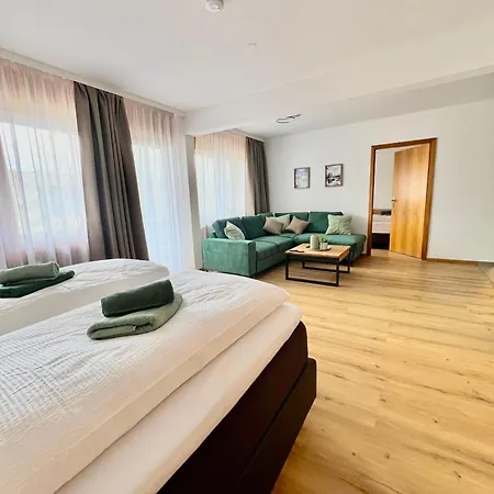 Wolkenfrei In Mit Pool Und Sauna インツェル