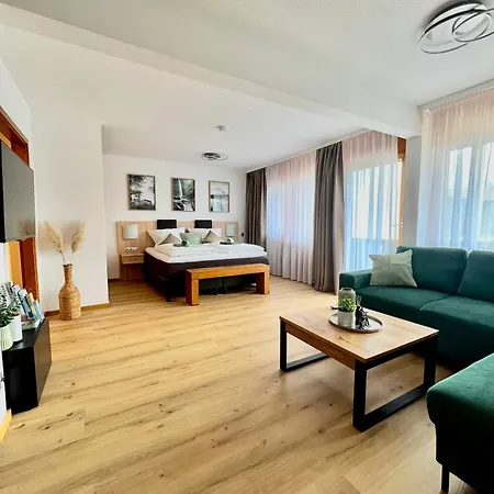 Wolkenfrei In Mit Pool Und Sauna דירה אינזל