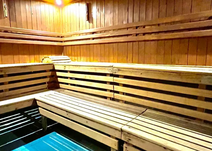 Wolkenfrei In Mit Pool Und Sauna